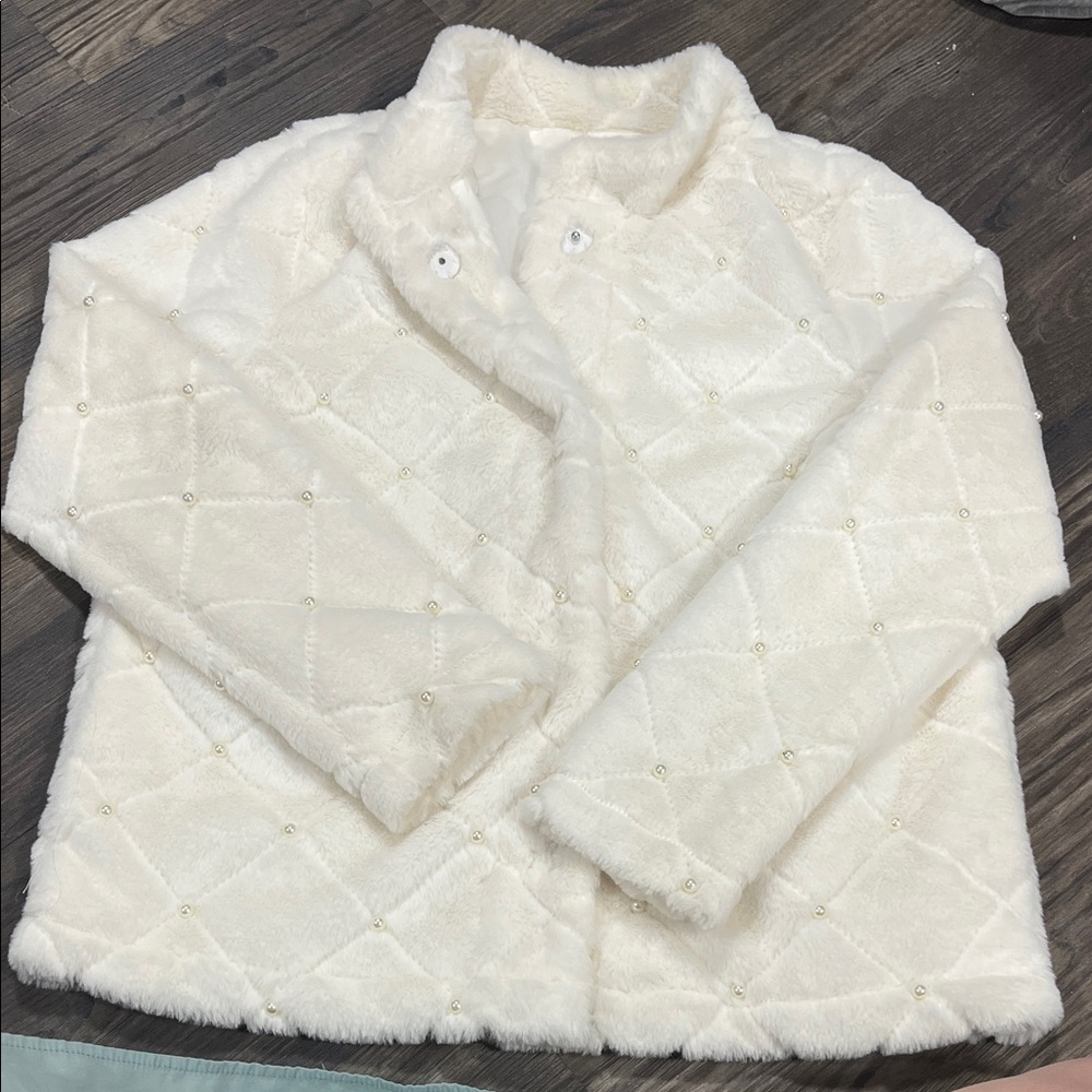Elegant White Quilted Jacket